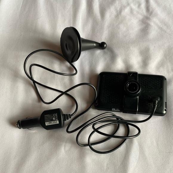 Garmin GPS - Picture 2 of 3